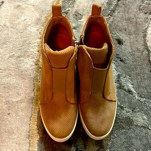 Loved Ccocci Tan Wedge Sneaker Size 8